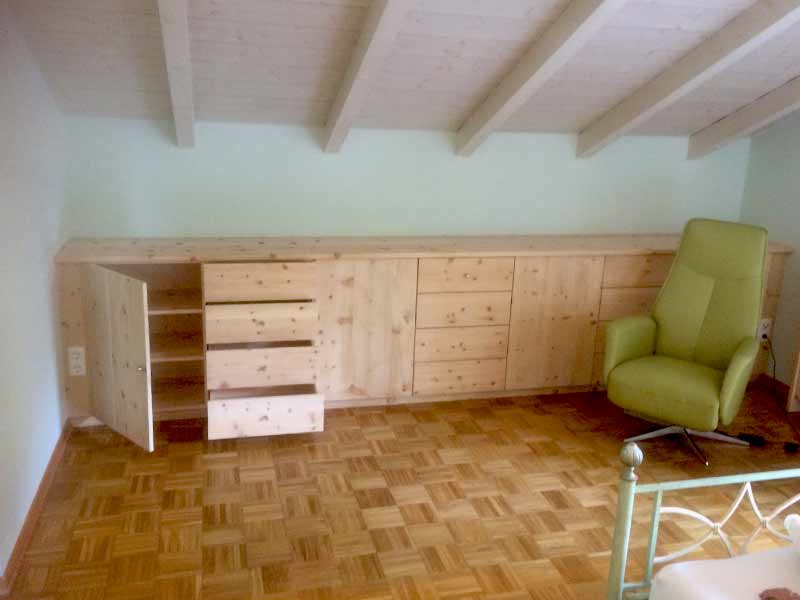 Couchtisch aus der Schreinerei Geiger in EschenloheZirben-Einbauschrank aus der Schreinerei Geiger in Eschenlohe Zirben-Einbauschrank aus der Schreinerei Geiger in Eschenlohe