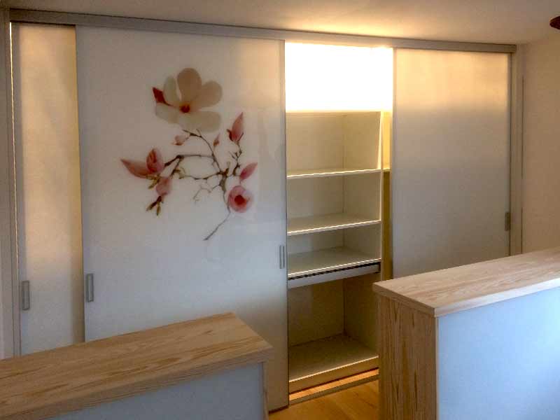 Einbauschrank mit Schiebetür aus der Schreinerei Geiger in Eschenlohe Einbauschrank mit Schiebetür aus der Schreinerei Geiger in Eschenlohe