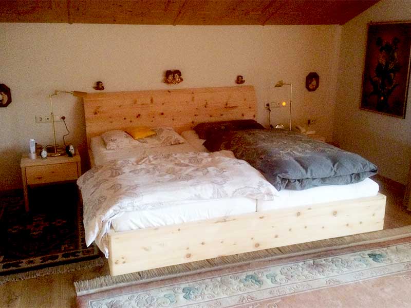 Zirbenbett aus der Schreinerei Geiger in Eschenlohe Zirbenbett aus der Schreinerei Geiger in Eschenlohe